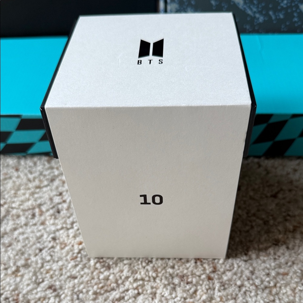 BTS ARMY Merch Box #10 β Complete Set | Never Used, Never Displayed - Picture 2 of 7